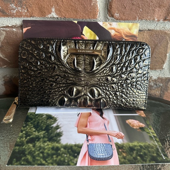 NWT Brahmin Suri Onyx Wallet Zip Around Credit Cards Genuine Leather - Picture 1 of 7
